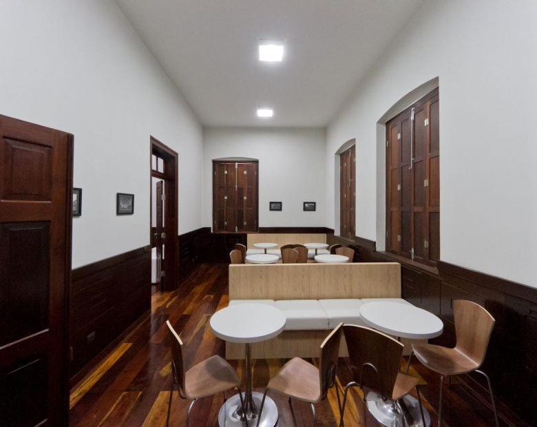 Apartamento Alto Padrao! Shop. Estacao. Piscina, Sauna, Academia. Novo! Curitiba
