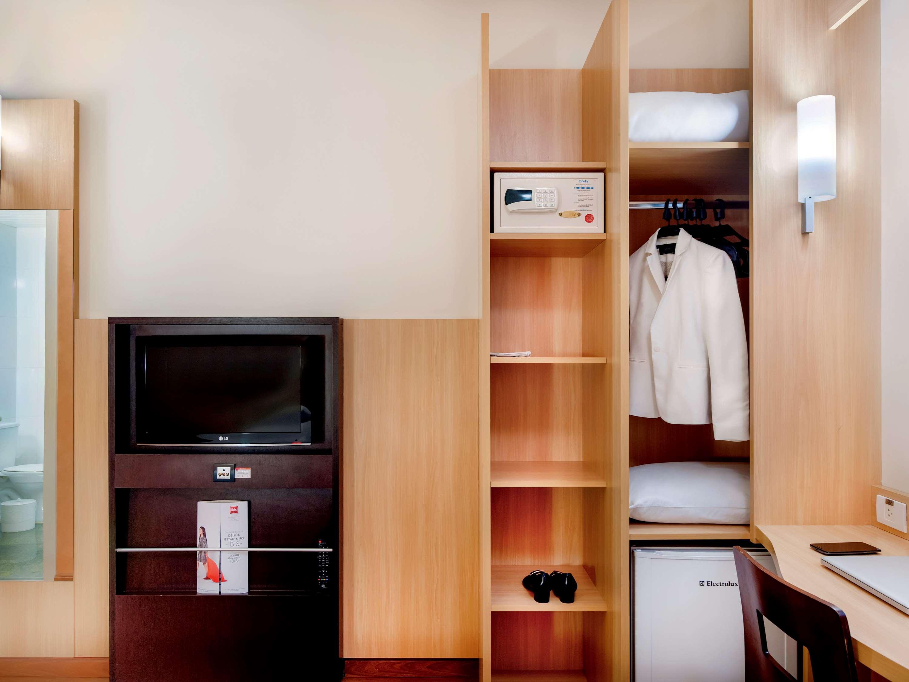 Hotel Ibis Shopping 3*