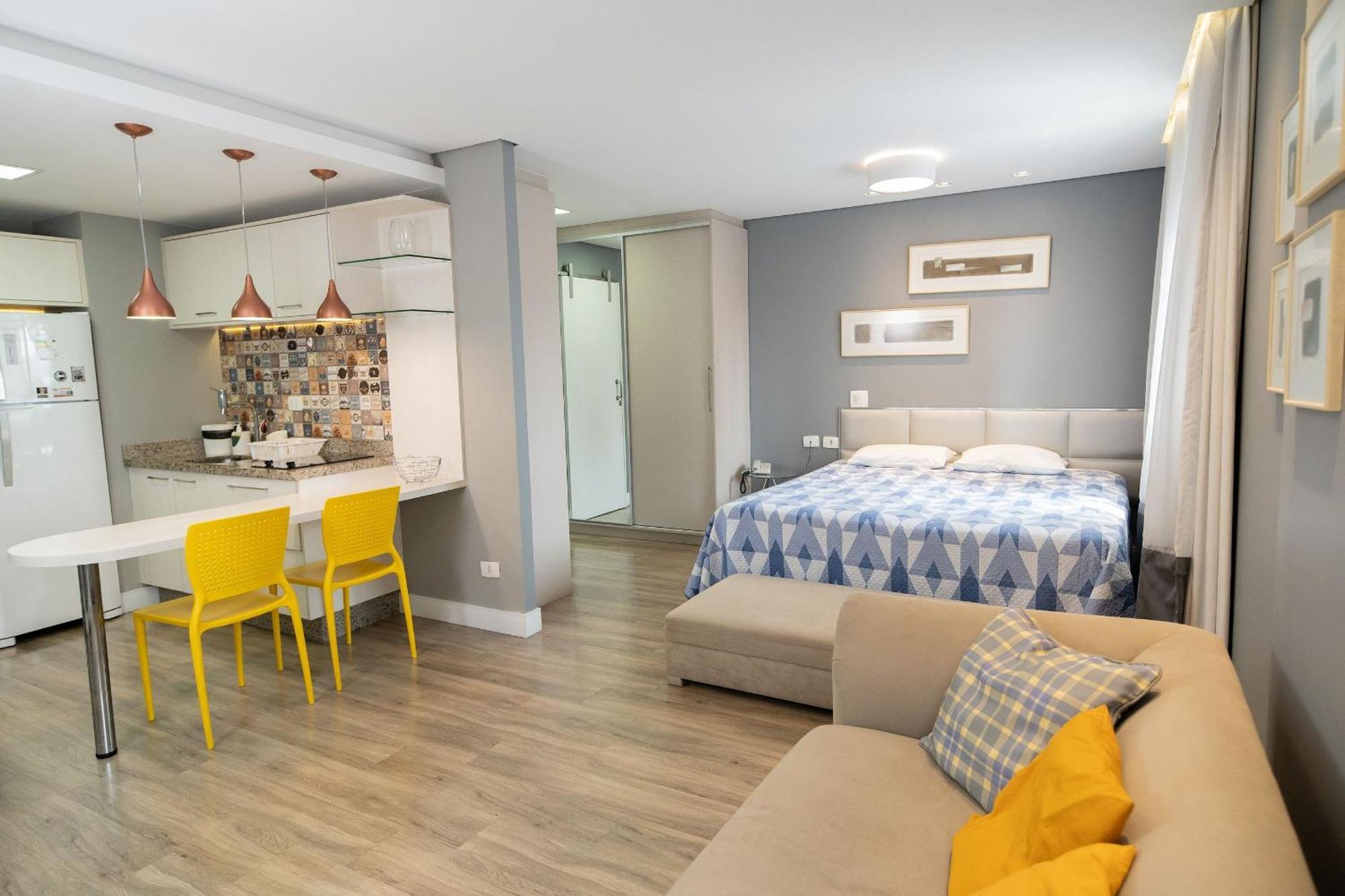 Flat No Local Do Centro/batel Apartment