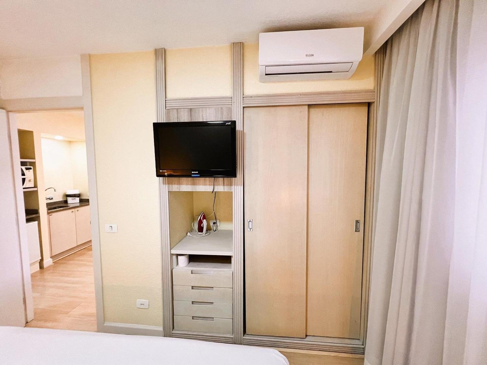 Flat No Local Do Centro/batel Apartment