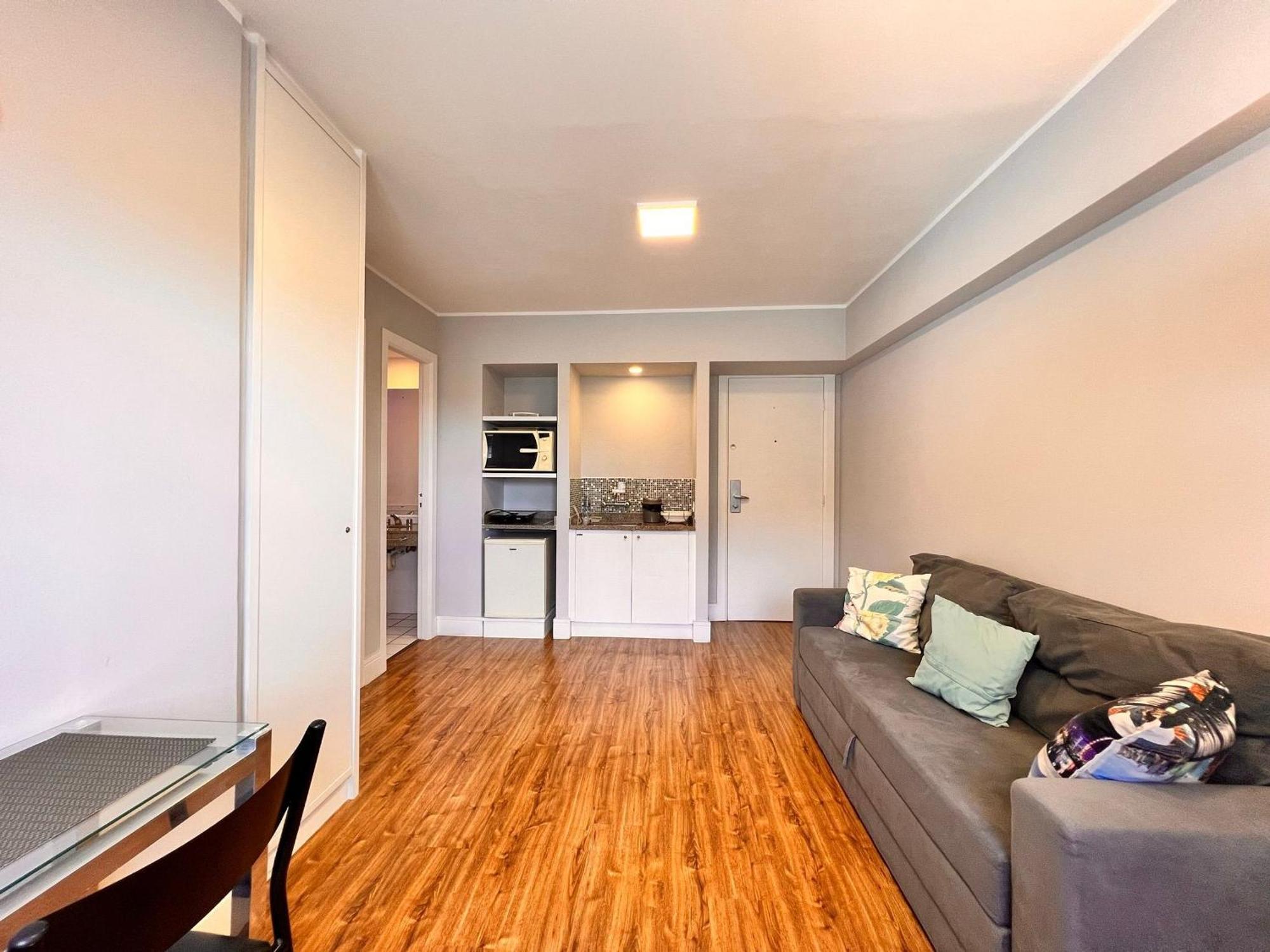 Flat No Local Do Centro/batel Apartment