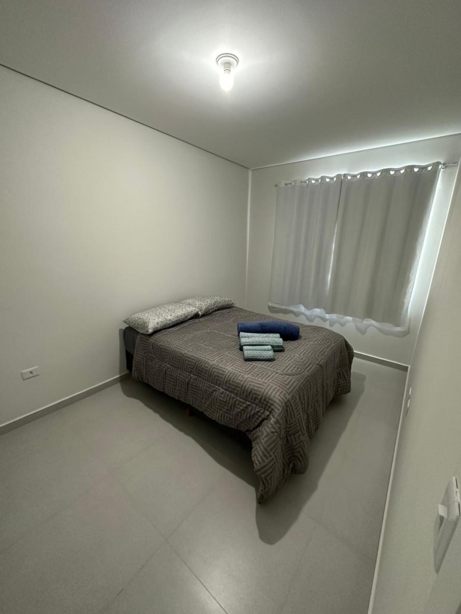 Dois Quartos Com Garagem No Centro De