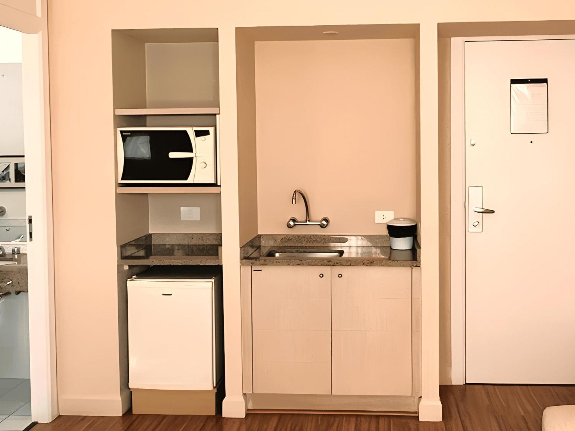 Flat No Local Do Centro/batel Apartment