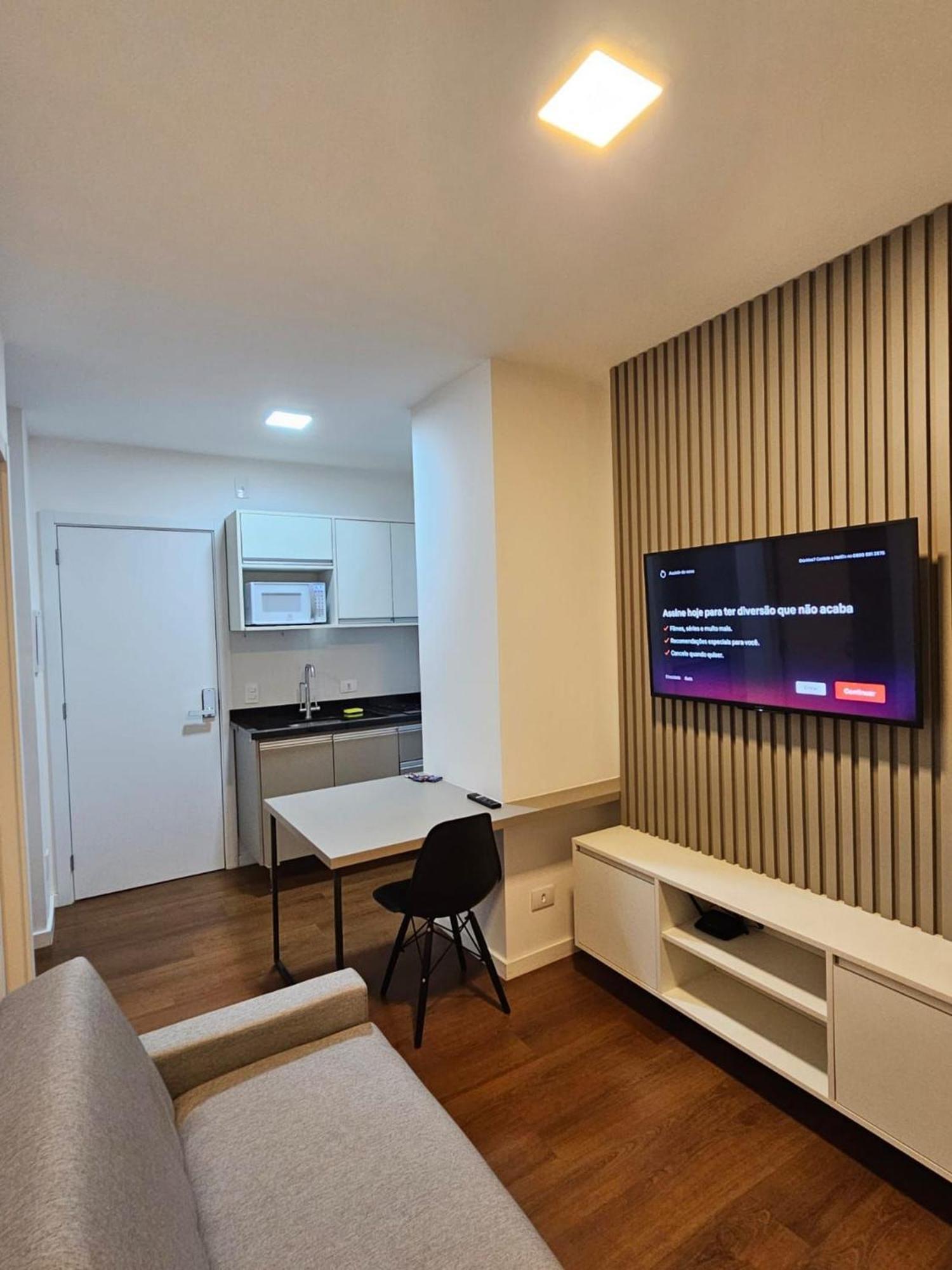 Apto Confortavel Centro/batel Apartamento