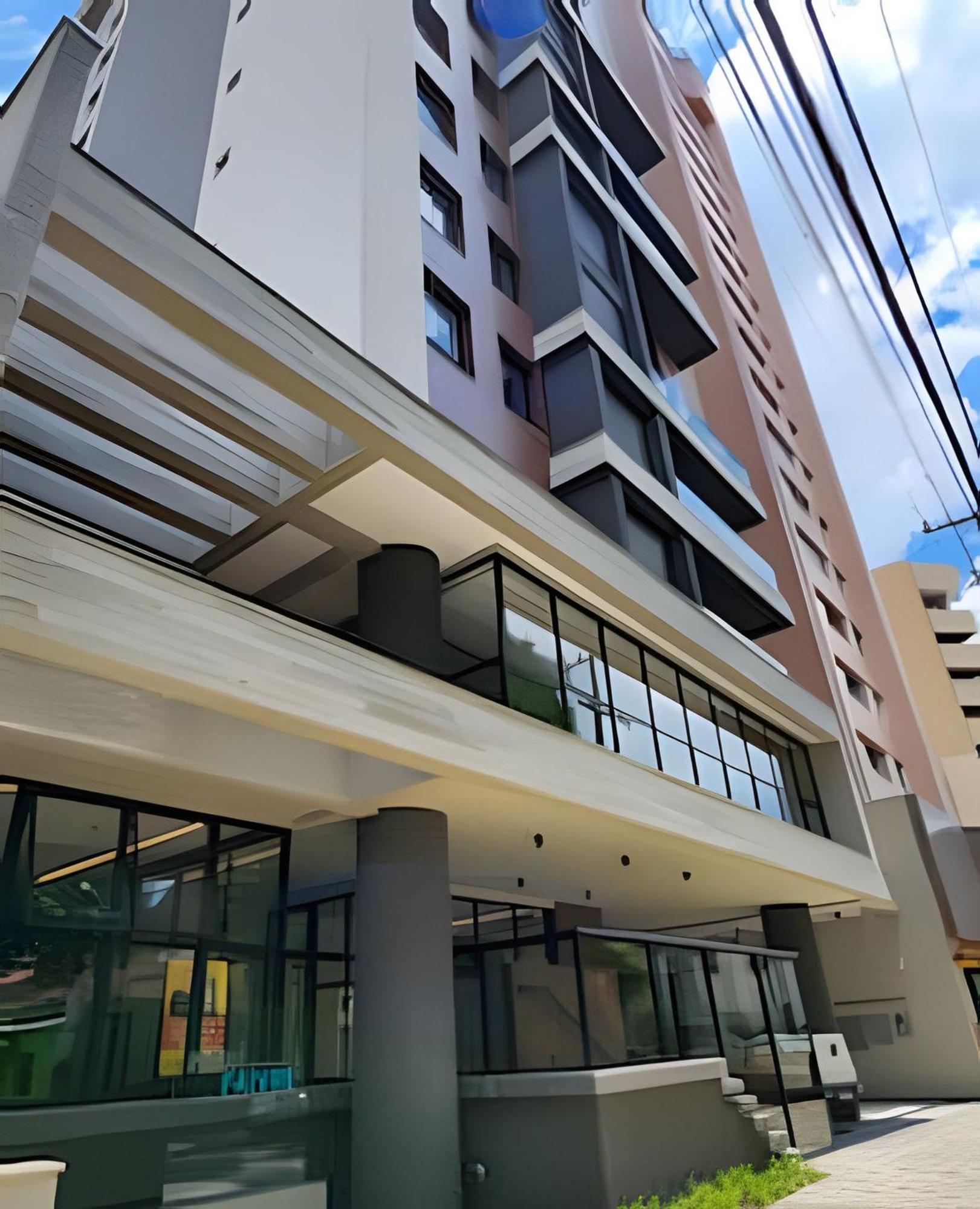 Queen, Ar Condicionado, Gym, Lavanderia * Curitiba