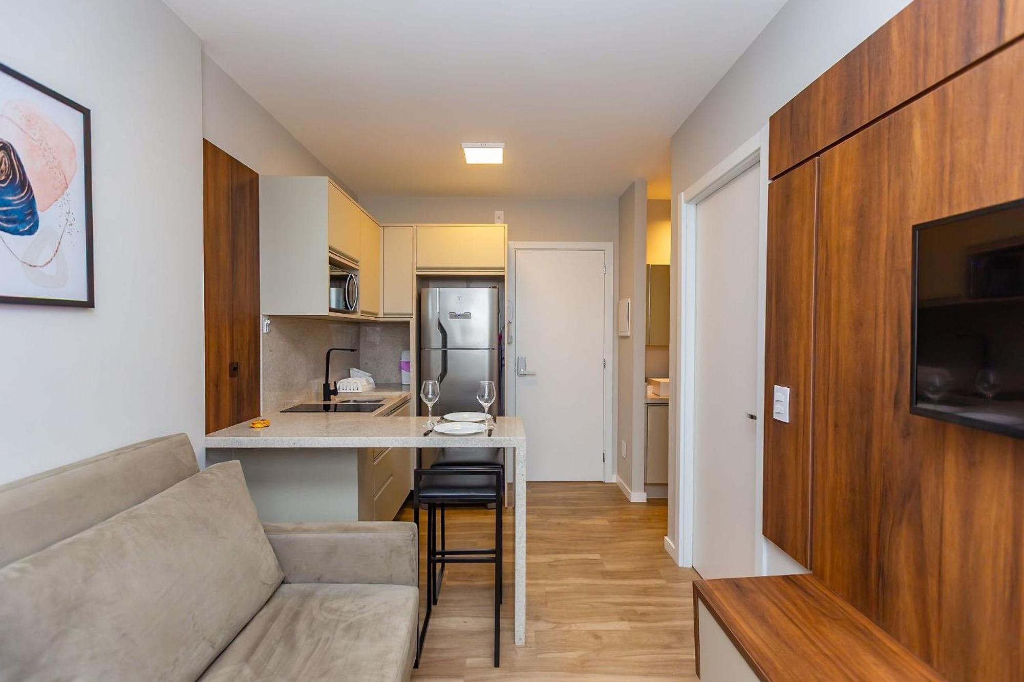 Apto Confortavel Centro/batel Apartamento