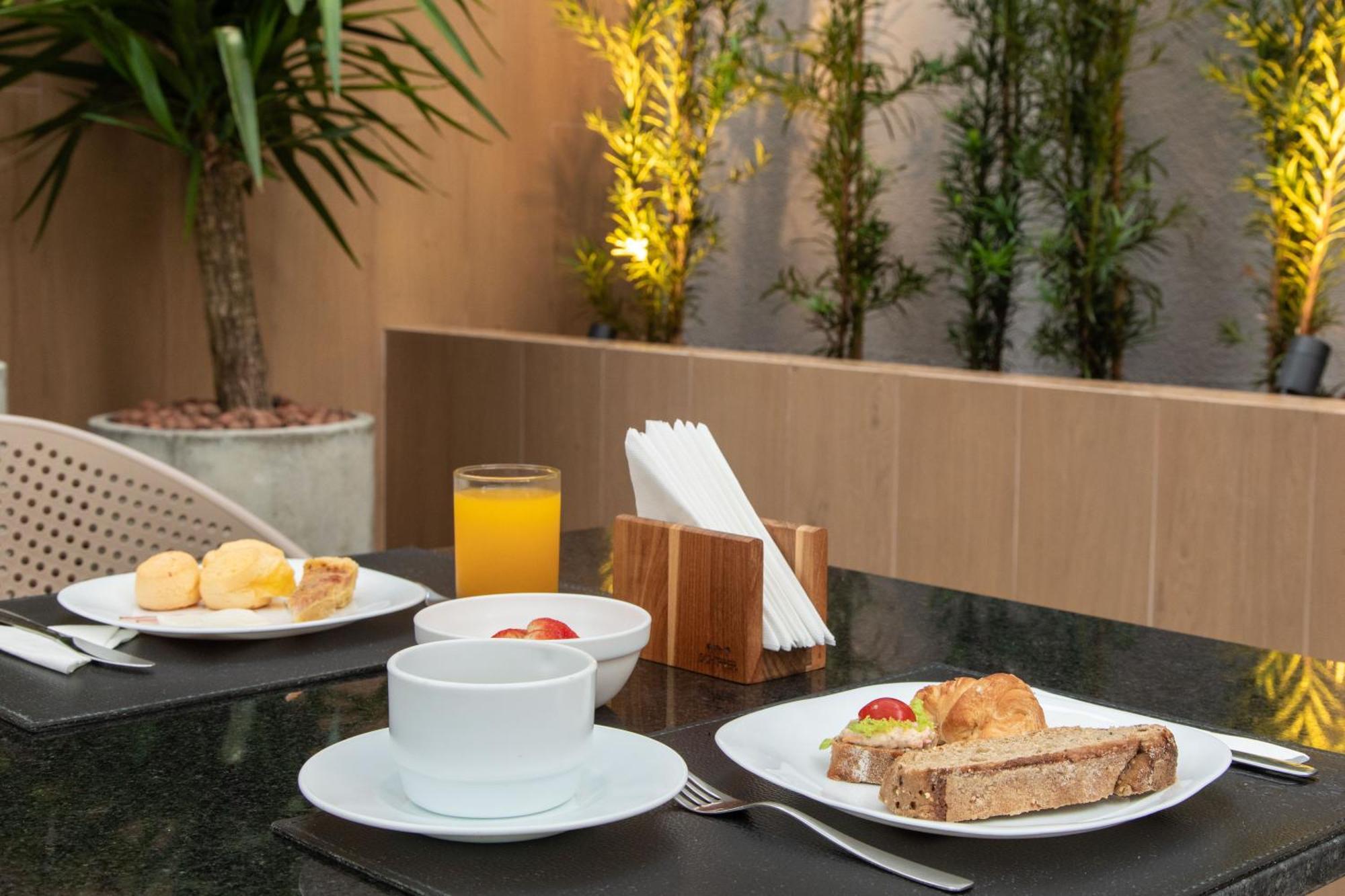 Slim Alto Da Xv Hotel