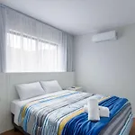 Studio com 2 quartos e 2 Camas casal - SBO006