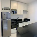 1103- Apartamento 1 Quarto, todo decorado e completo com utensilios. Ótima localização no Bigorrilho