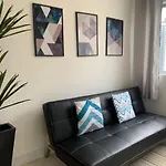 1103- Apartamento 1 Quarto, todo decorado e completo com utensilios. Ótima localização no Bigorrilho