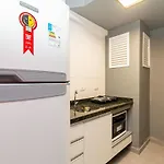 Apto novo 1 qto no Centro de Curitiba até 3 hóspedes - LT 1004