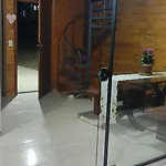Chalé em frente ao zoológico