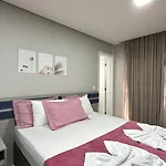 14- Studio decorado com ótima localização!!!