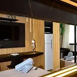 Apartamento Completos Com Pisicina Aquecida No Centro De Curitiba