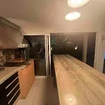 Linda Casa Com Amplo Jardim!