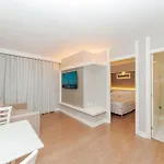 Apto-Flat Excelente Localizacao Centro-Batel - Somente Familiares