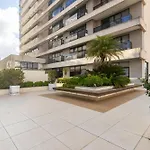 Apto Em Frente Ao Shopping Com Piscina Aquecida