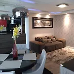 Apto Em Condomínio Clube