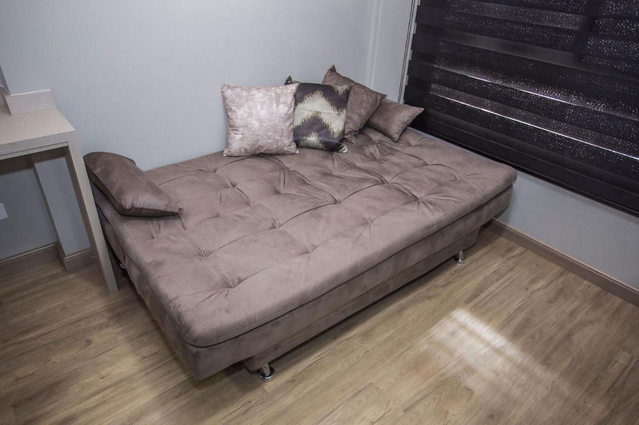 Com Cama E Sofa-cama De Casal - All2011