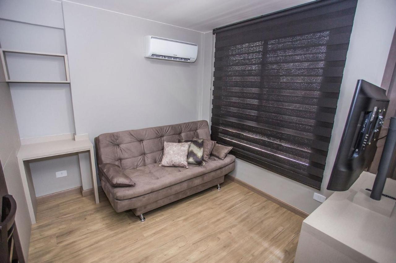 Com Cama E Sofa-cama De Casal - All2011 Curitiba