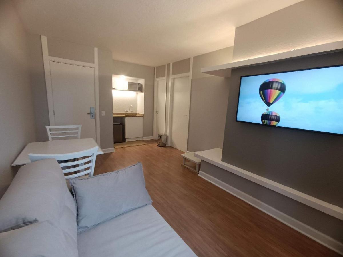 Apto-flat Excelente Localizacao Centro-batel - Somente Familiares Apartamento