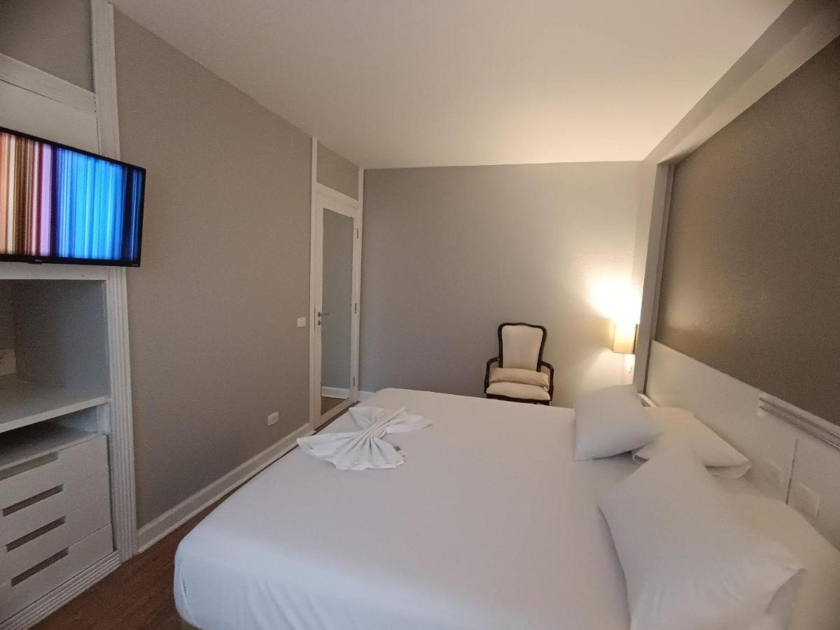 Apto-flat Excelente Localizacao Centro-batel - Somente Familiares Apartamento