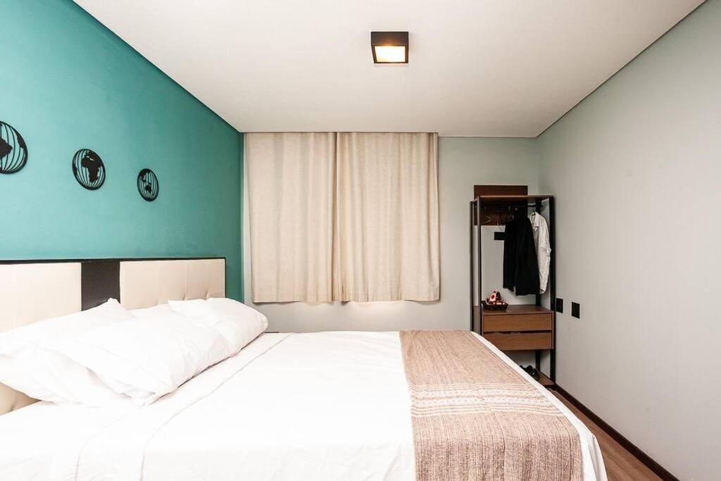 Ape Centro/batel Otima Localizacao Portaria 24h Apartamento
