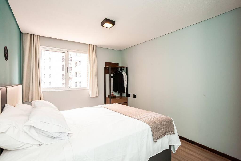 Ape Centro/batel Otima Localizacao Portaria 24h Apartamento
