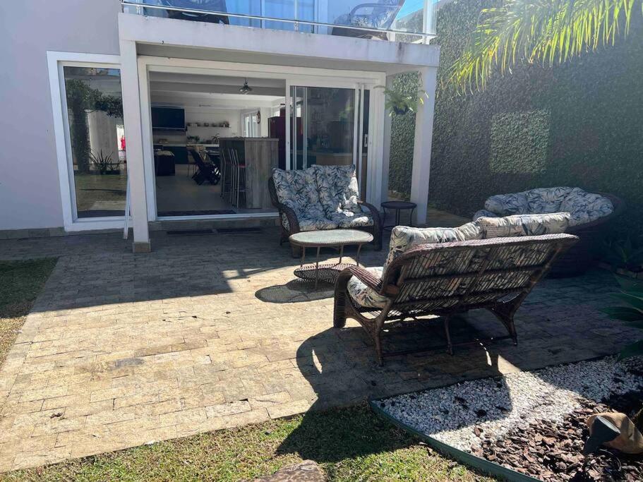 Linda Casa Com Amplo Jardim! Curitiba