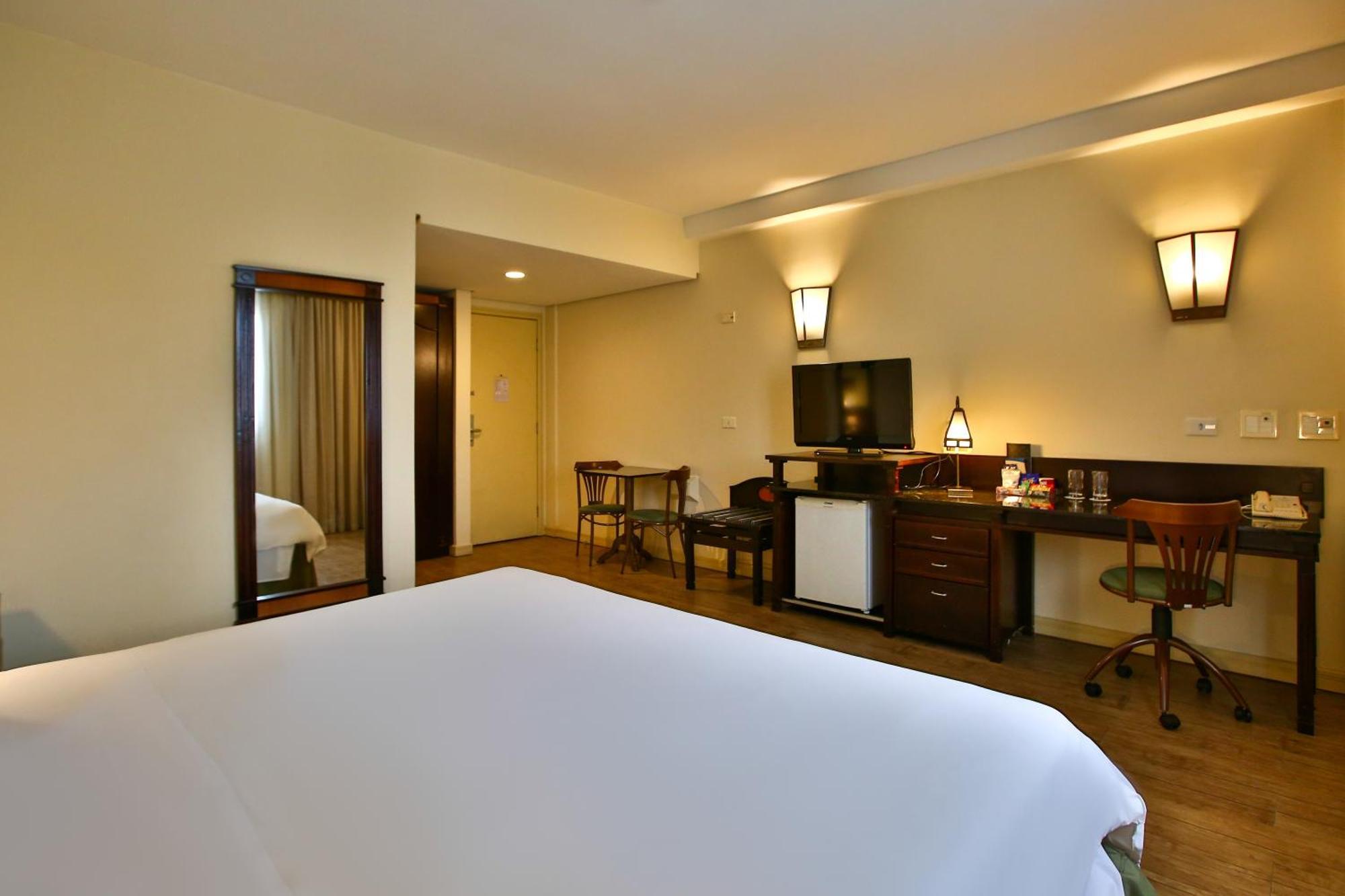 Hotel Transamerica Executive Batel 4*