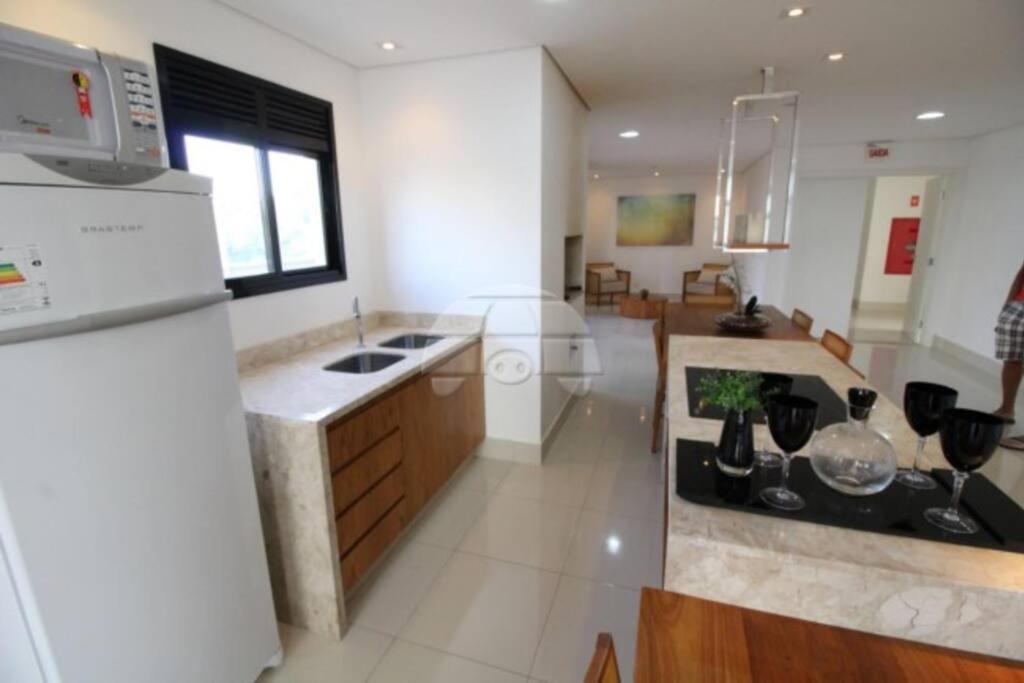 No Cabral Em Curitiba, Com 3 Quartos Sendo Um Closed, E 2 Garagens Apartamento *