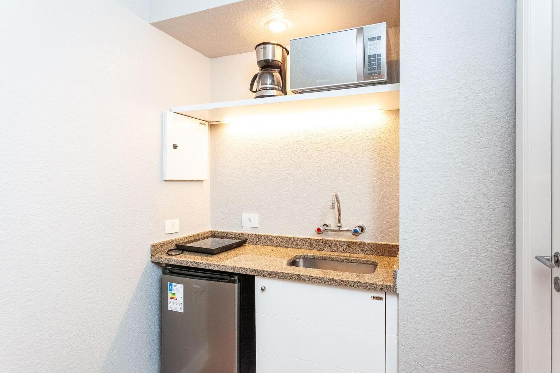 Apto-flat Excelente Localizacao Centro-batel - Somente Familiares Apartamento *