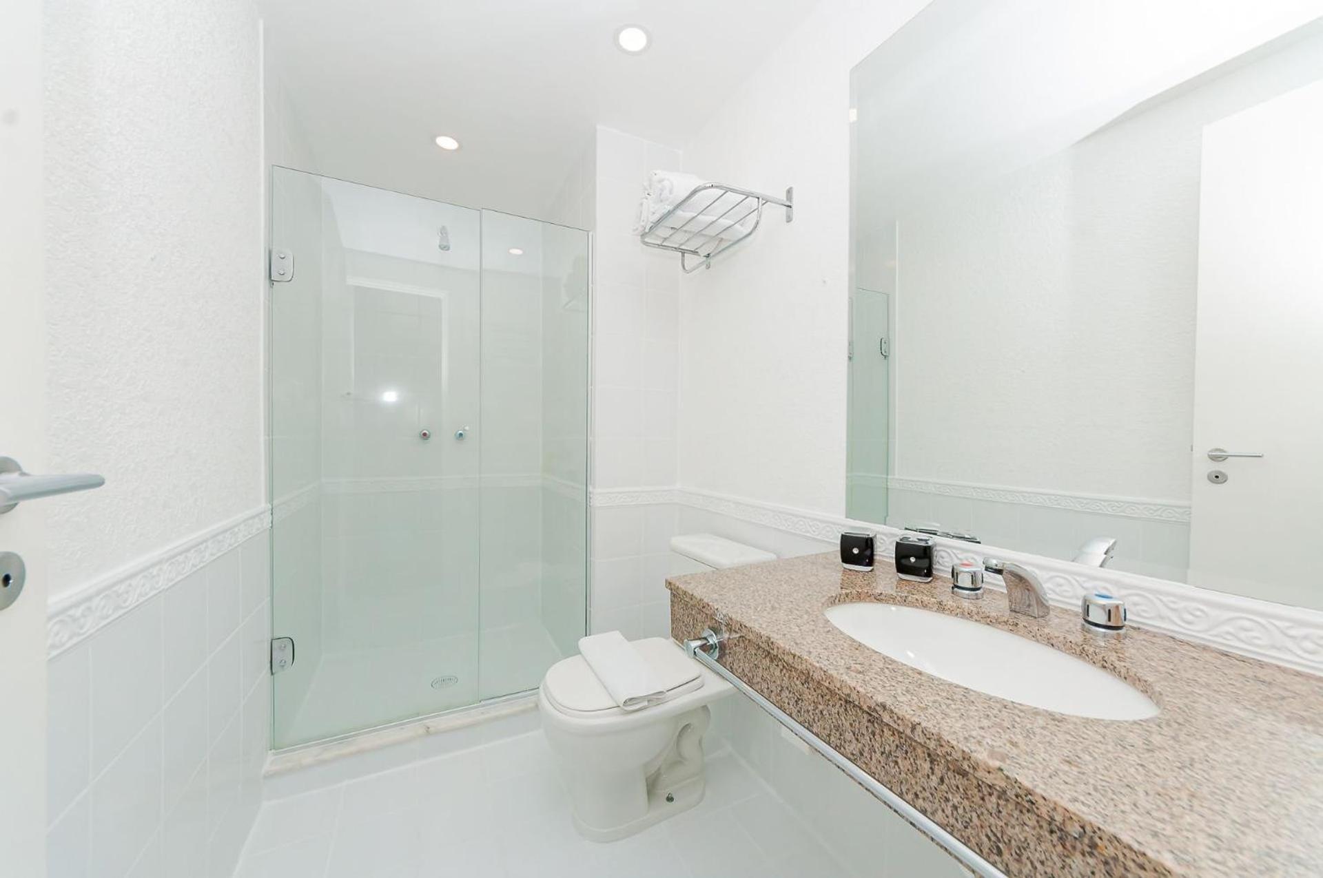 Apartamento Apto-flat Excelente Localizacao Centro-batel - Somente Familiares *