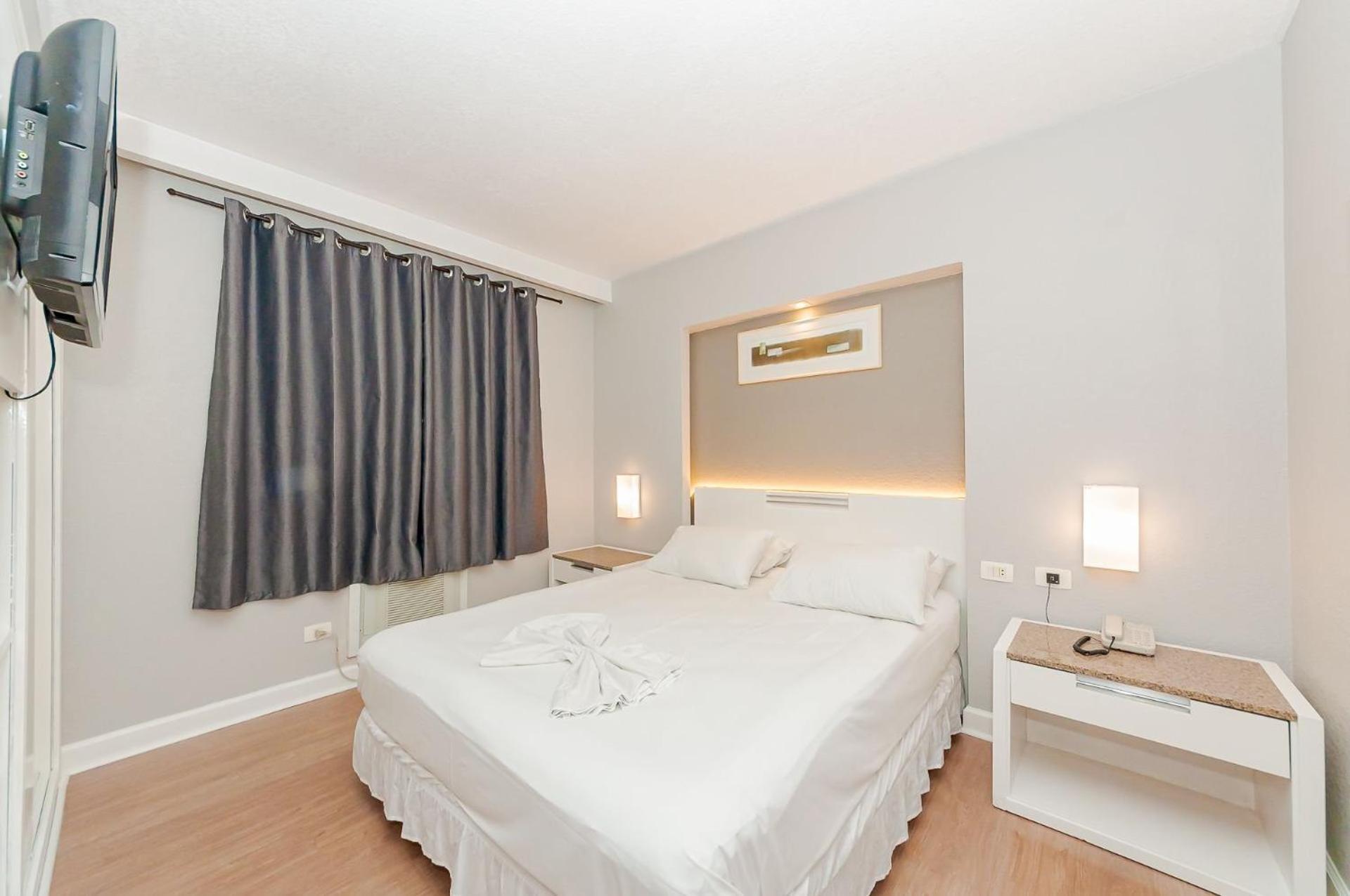 Apto-flat Excelente Localizacao Centro-batel - Somente Familiares