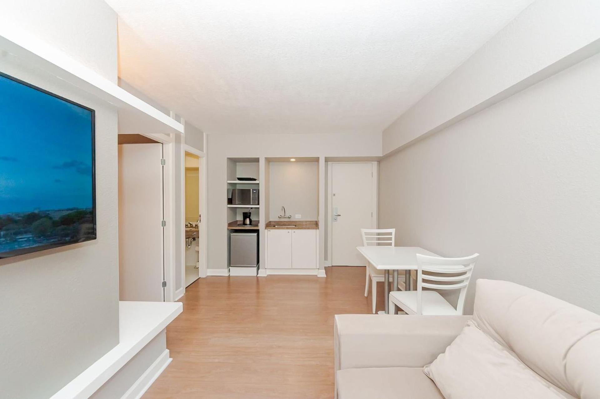 Apto-flat Excelente Localizacao Centro-batel - Somente Familiares Apartamento