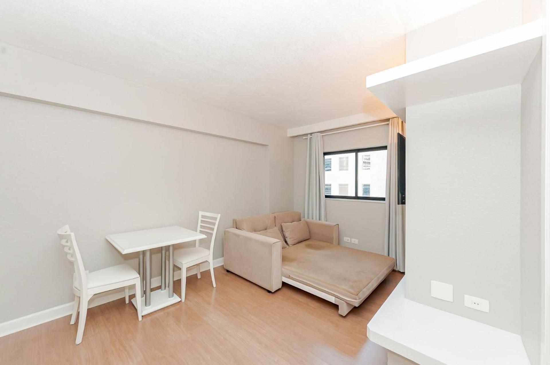 Apto-flat Excelente Localizacao Centro-batel - Somente Familiares *
