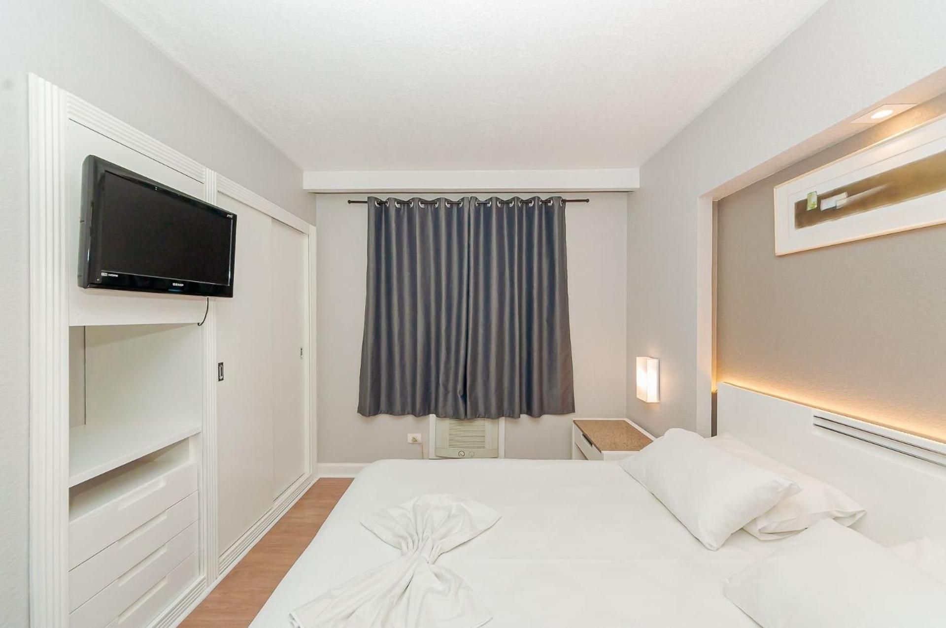 Apto-flat Excelente Localizacao Centro-batel - Somente Familiares Apartamento