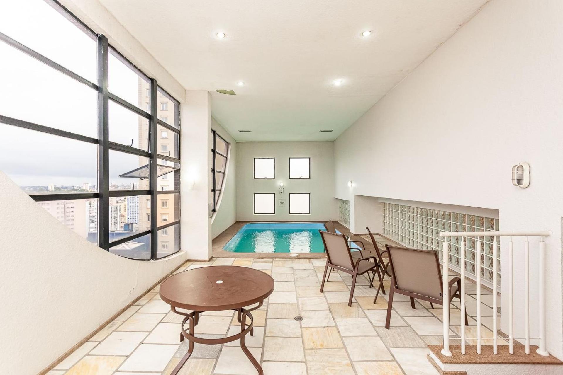 Apto-flat Excelente Localizacao Centro-batel - Somente Familiares Apartamento *