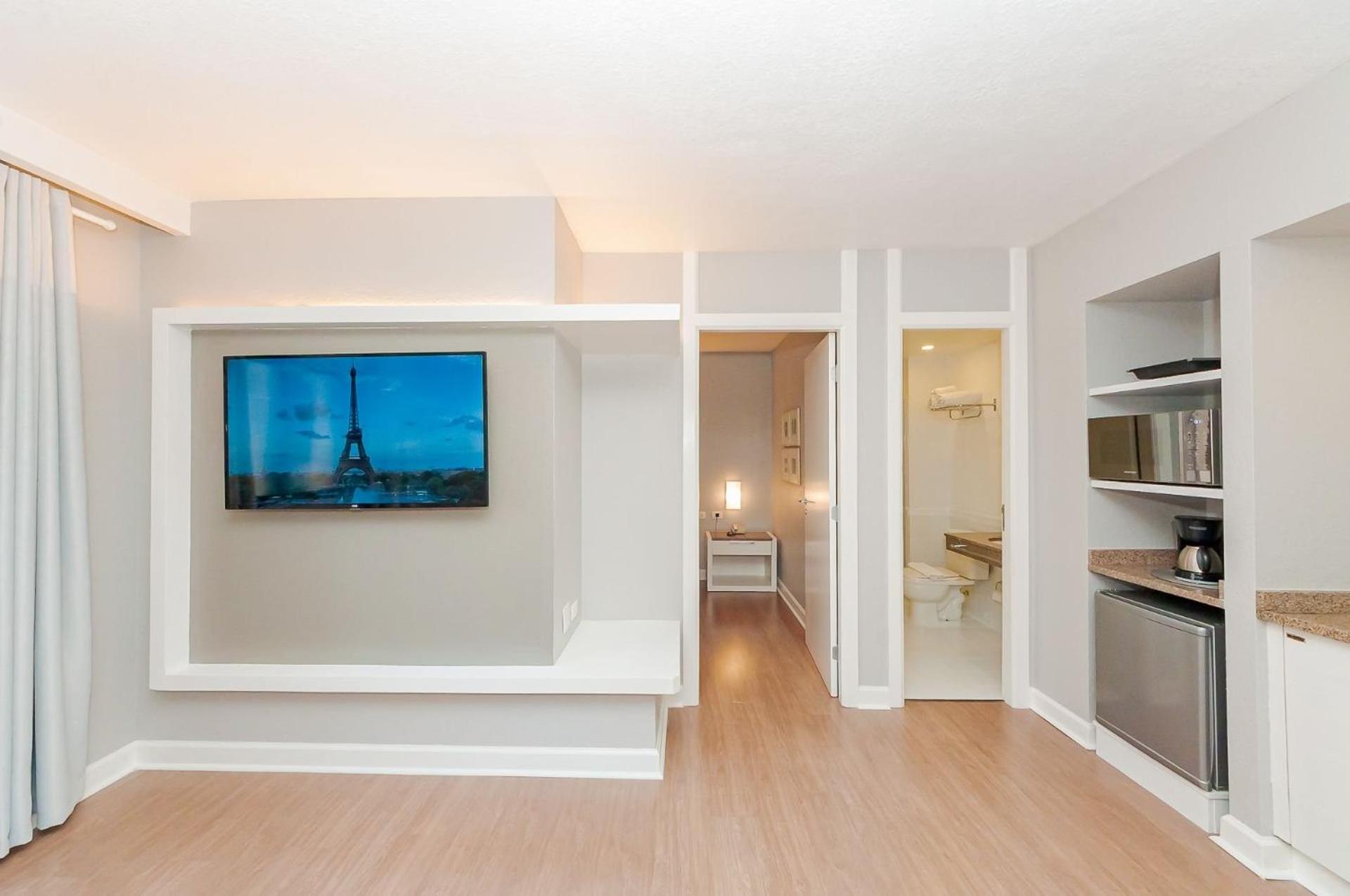 Apto-flat Excelente Localizacao Centro-batel - Somente Familiares *