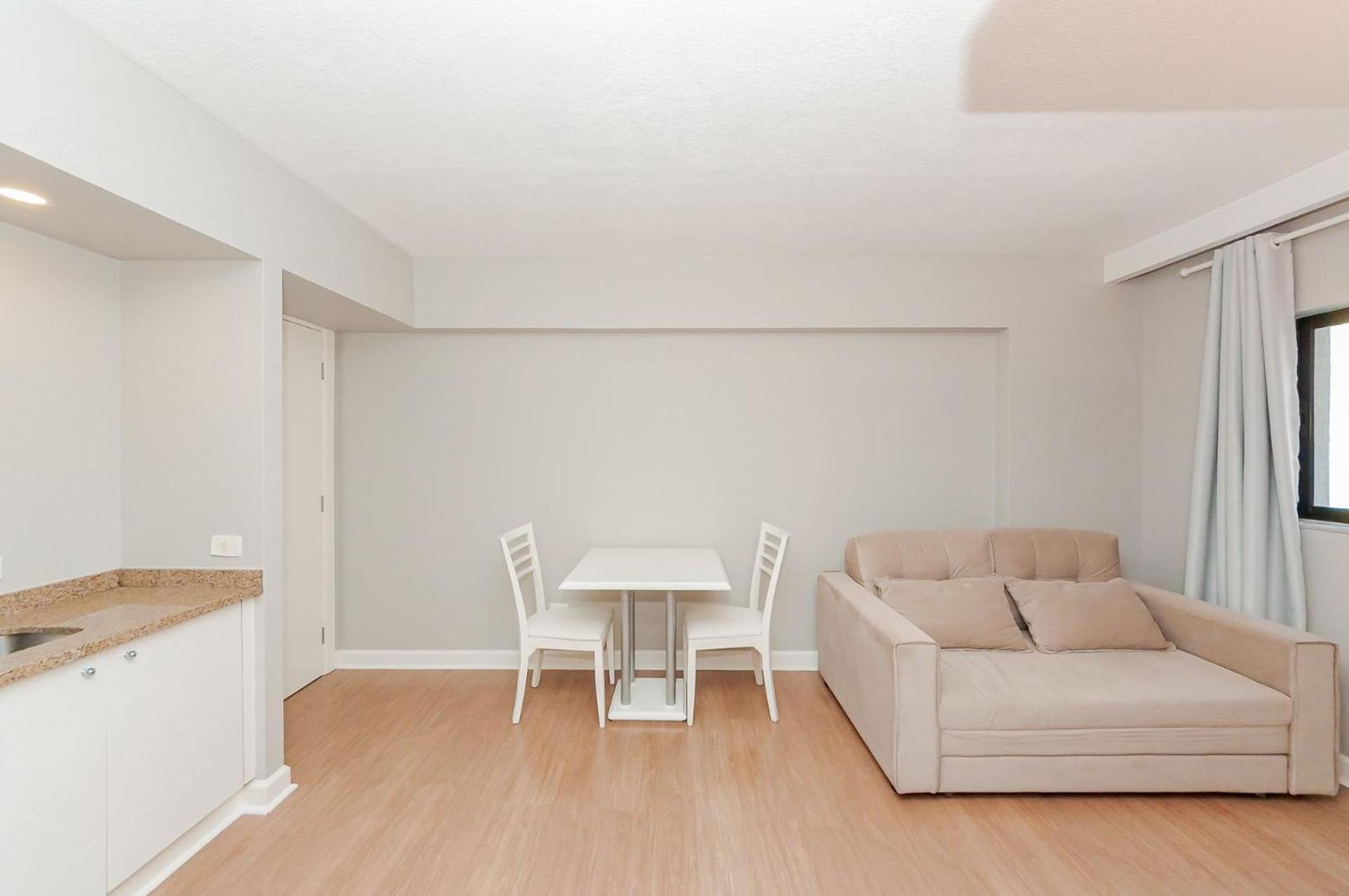 Apto-flat Excelente Localizacao Centro-batel - Somente Familiares