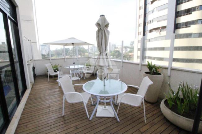 No Cabral Em Curitiba, Com 3 Quartos Sendo Um Closed, E 2 Garagens Apartamento *