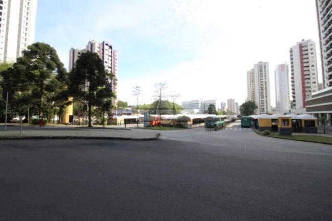 No Cabral Em Curitiba, Com 3 Quartos Sendo Um Closed, E 2 Garagens Apartamento