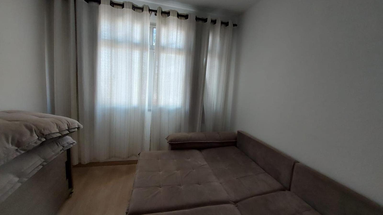 Leonis, Apto 32 Apartamento