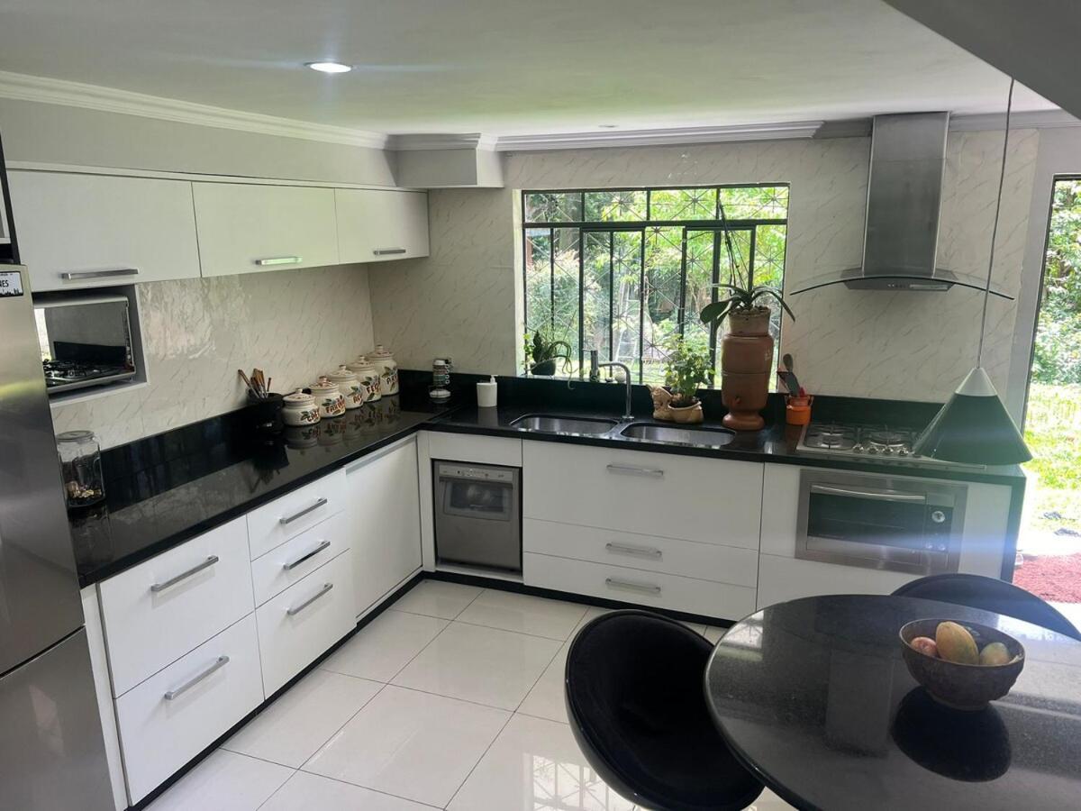 Casa Bem Equipada No Barreirinha Curitiba
