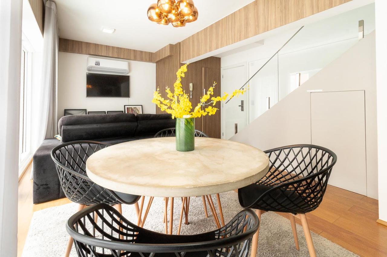 Duplex Decorado Com Dois Quartos No Batel Apartamento