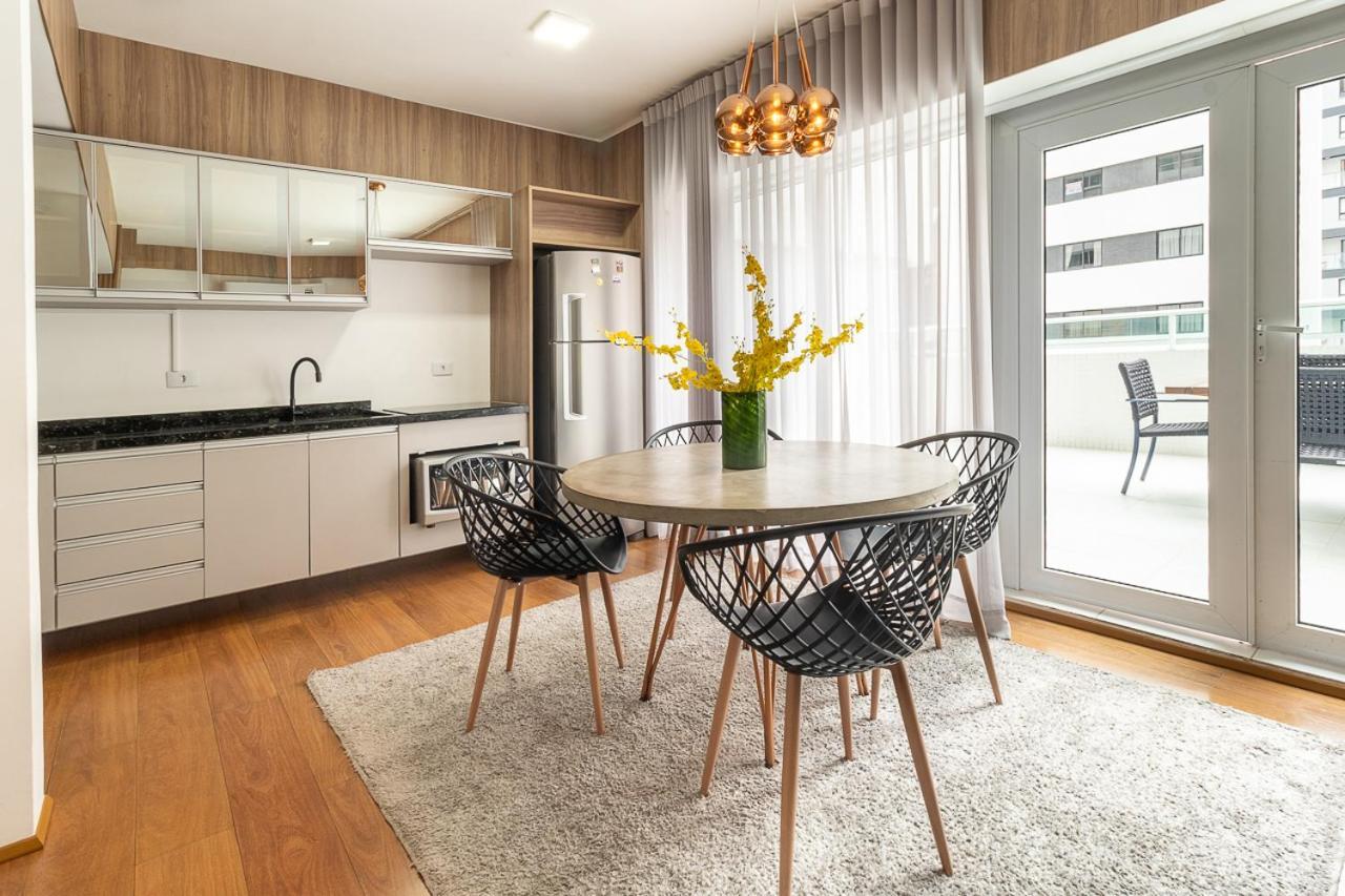 Apartamento Duplex Decorado Com Dois Quartos No Batel *