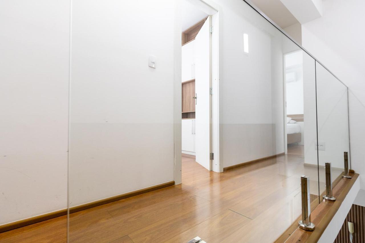 Apartamento Duplex Decorado Com Dois Quartos No Batel