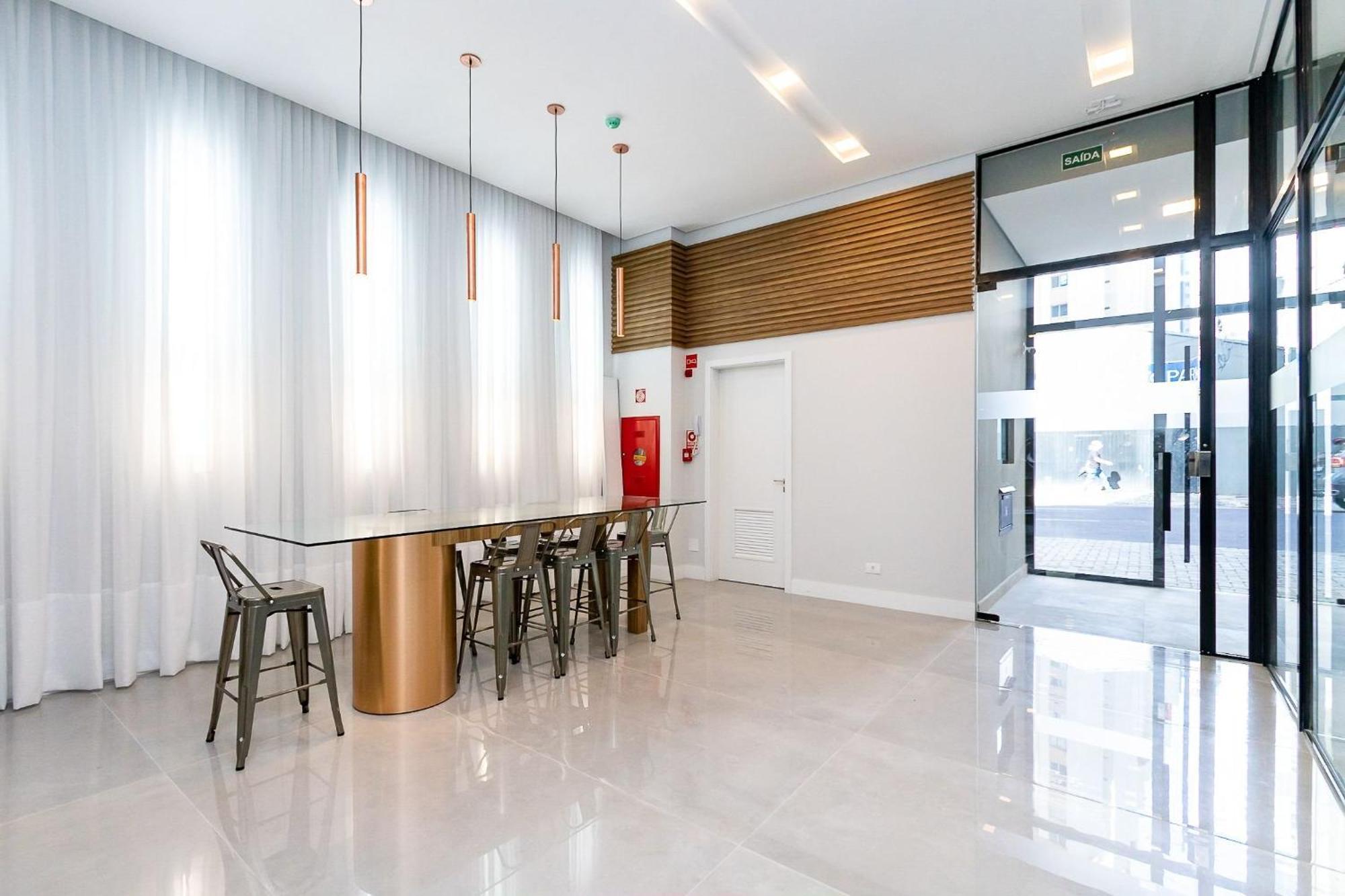 Apartamento Centro/batel Localizacao Da *