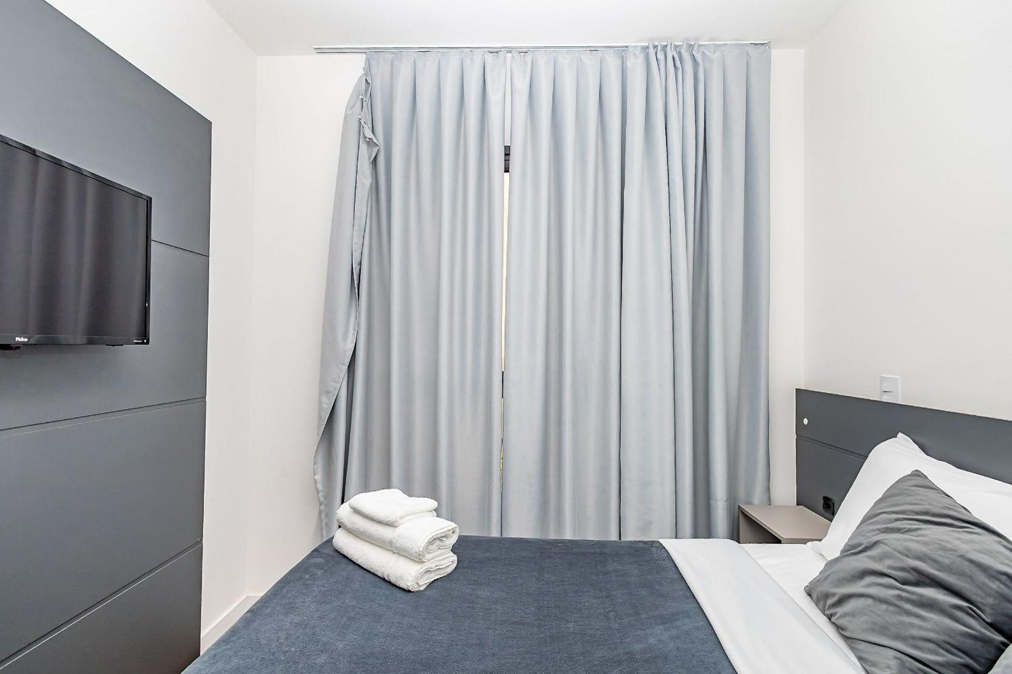 Apartamento Centro/batel Localizacao Da *