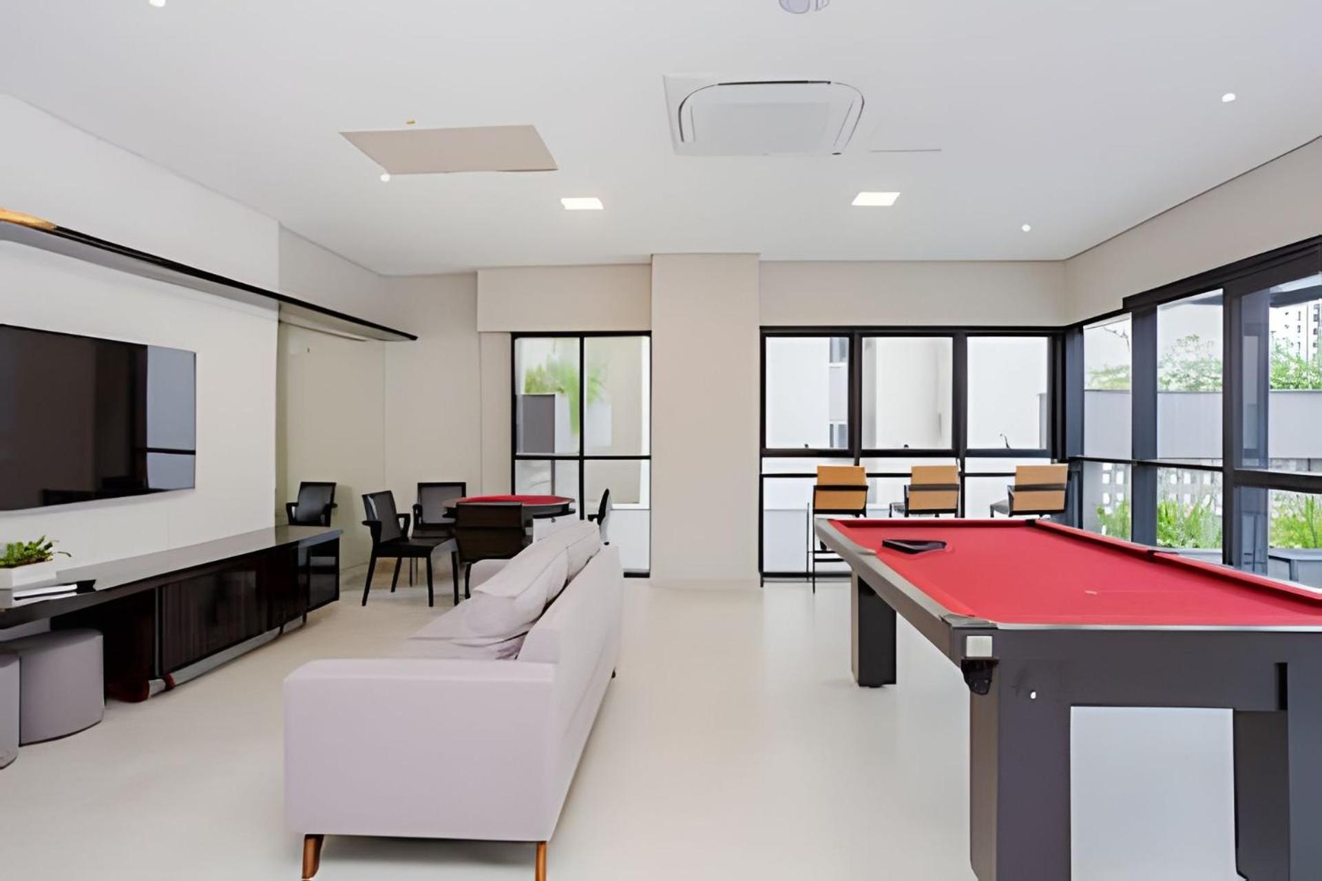 Casal Com Cama Queen - Piscina E Academia No Centro De * Curitiba